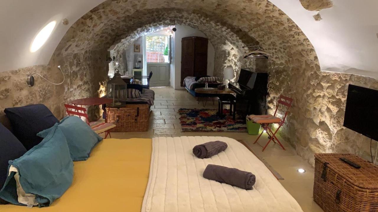 La Villageoise, Chambre Troglodyte Pitoresque Au Coeur Du Village Rognes 外观 照片